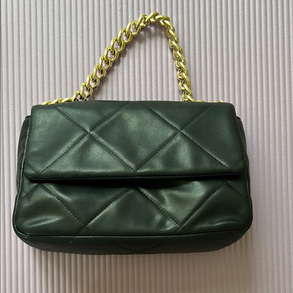 Forever 21 quilted  black and gold purse